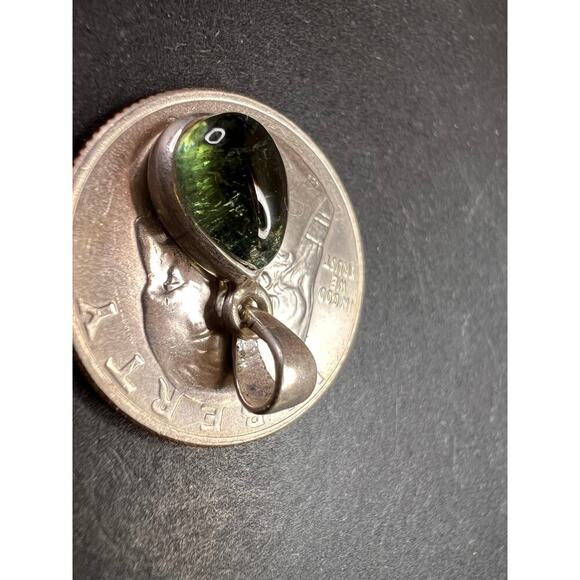 NEW Vintage Deadstock Green Tourmaline 925 sterling silver pendant 1.54 grams - Picture 4 of 9
